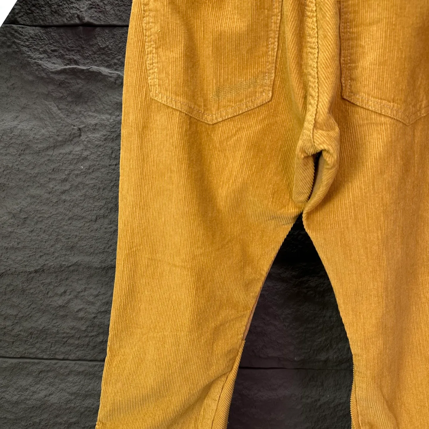 P260 GALLERY DEPT. 2025 new corduroy all-over embroidery stitching couple's style loose bootcut jeans 🔥High version🔥High version🔥 Top ceiling quality Styles with different washed textures, very friendly to people with thin legs and thick legs, the loose version of the boot very much modifies the leg shape Moderate length that never goes out of style, easy to match with casually, basic styling for various styles, a must-have in the wardrobe! The fabric is stiff but also makes the upper body soft without losing texture. The washing process is even more perfect. It is a must-have item for everyone! ! ! Washed wheat, hang tag, pants label, complete with three labels Color: ginger Size: 28, 30, 32, 34, 36 (five sizes)
